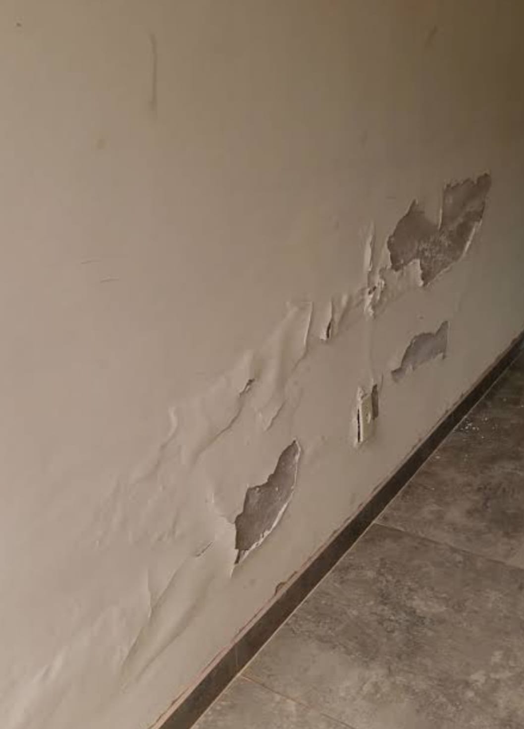 Descolamento de reboco por infiltração